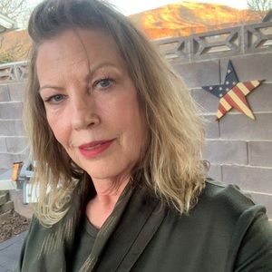 Meet your Posher, Debra